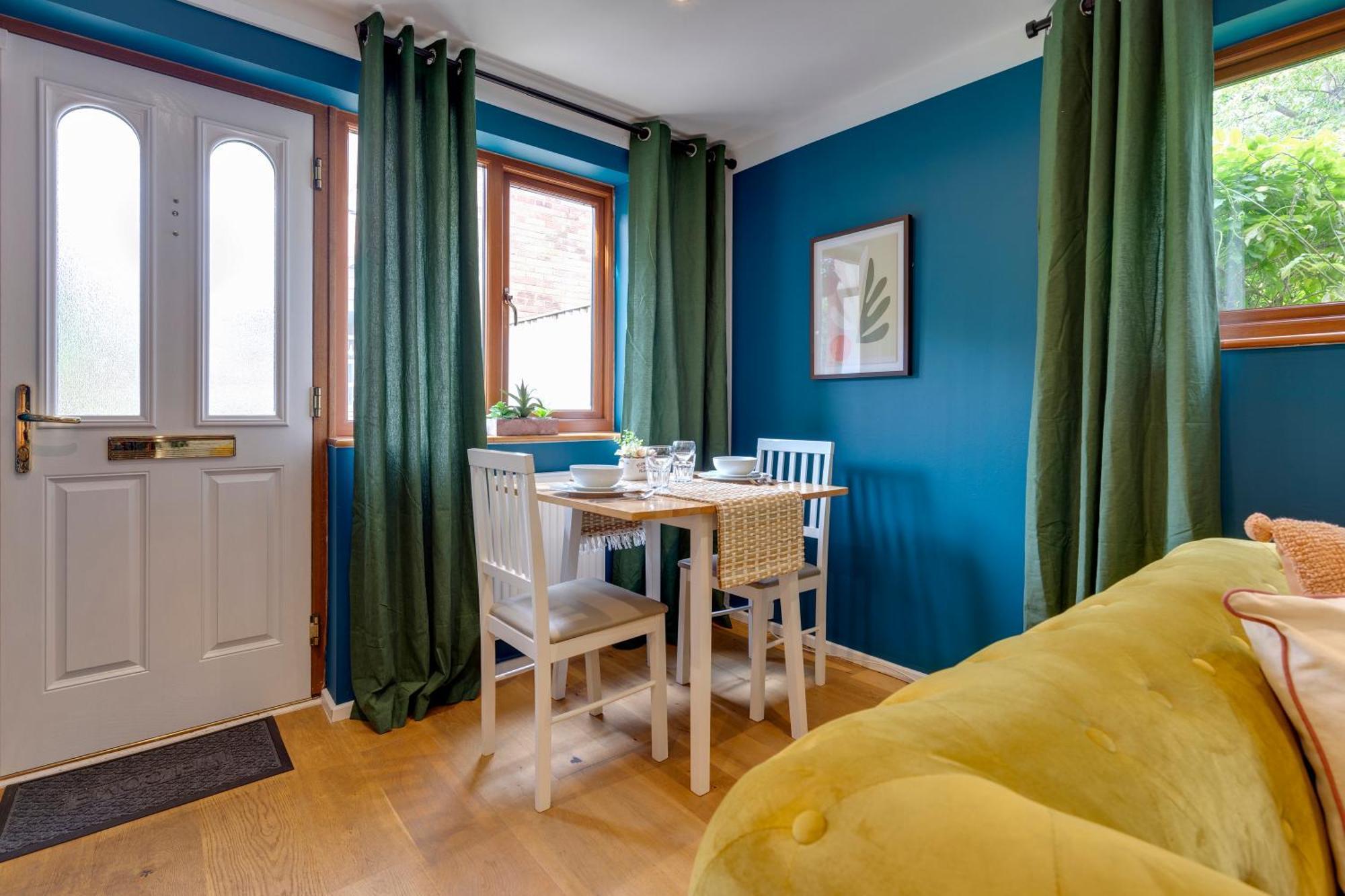 Fully Refurbished 1 Bedroom Apartment *