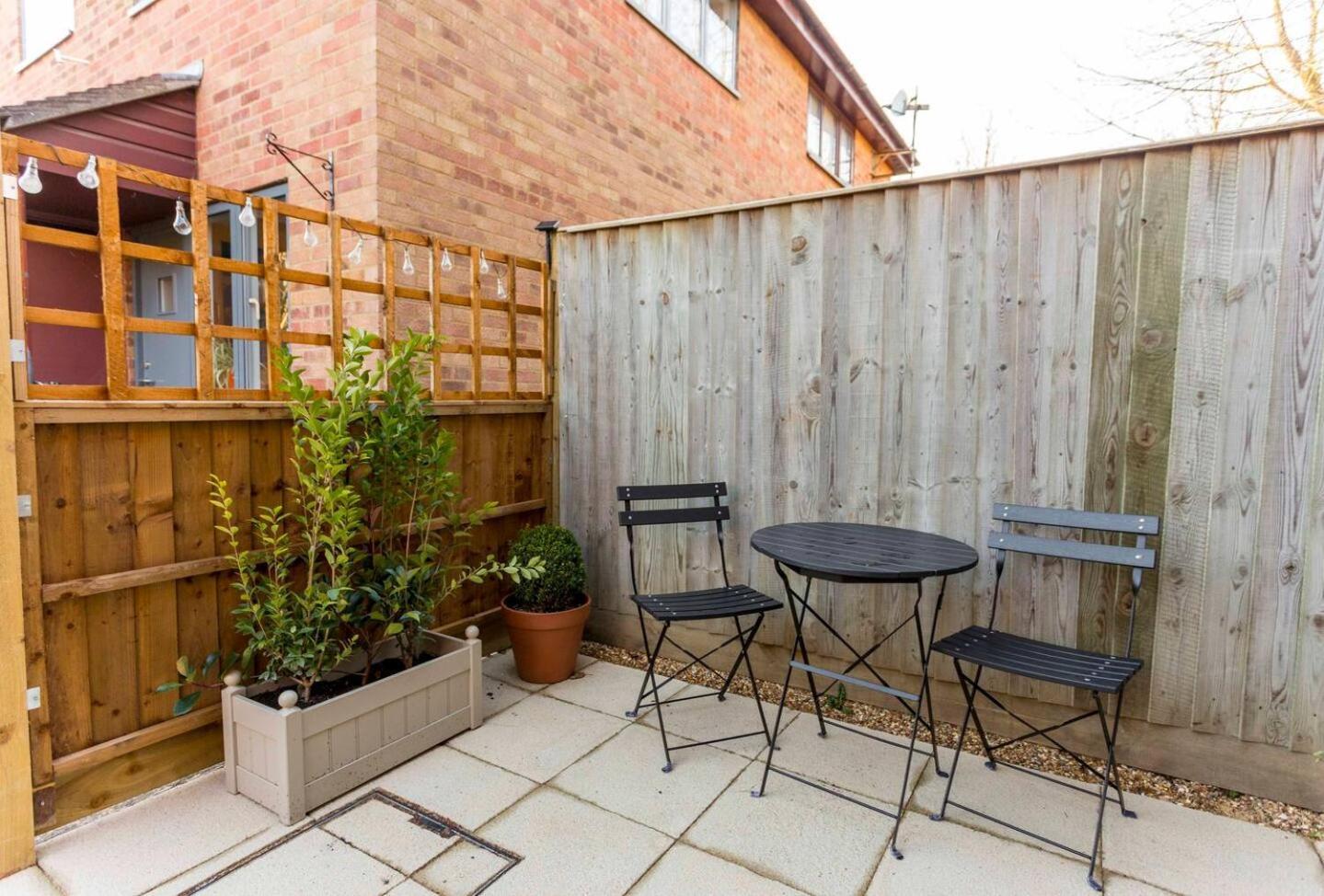 Fully Refurbished 1 Bedroom * CBG